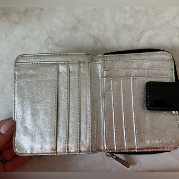 Michael Kors Glossy Black Leather Card Holder - Picture 2 of 3